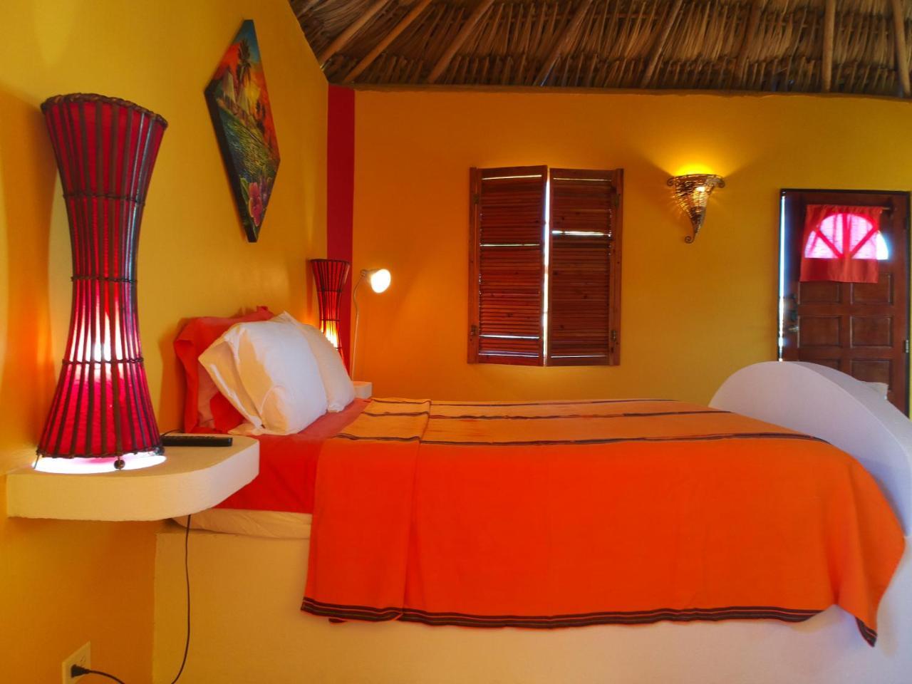 Seaside Cabanas Hotel Caye Corker Dış mekan fotoğraf